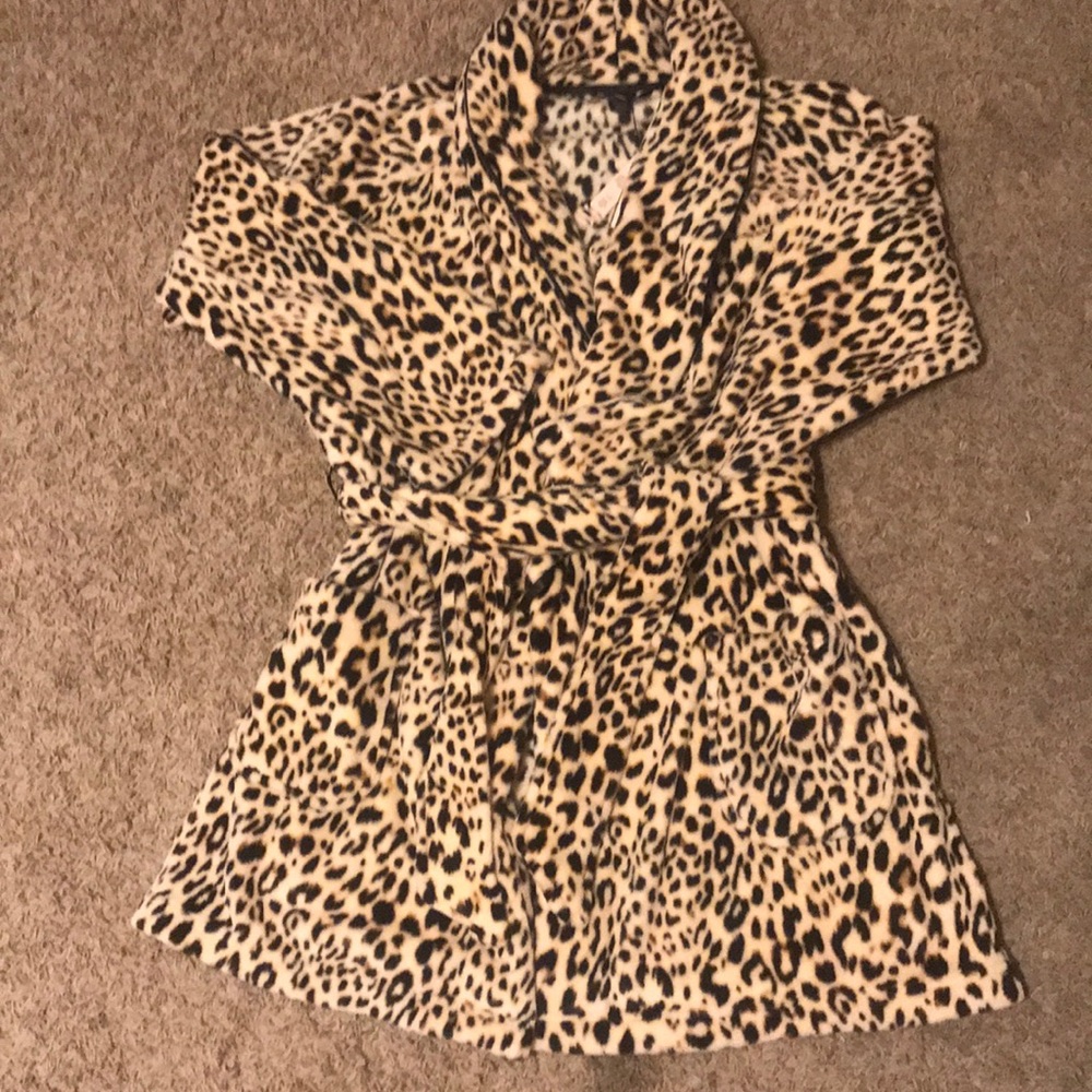 VICTORIA’S SECRET LEOPARD PRINT ROBE